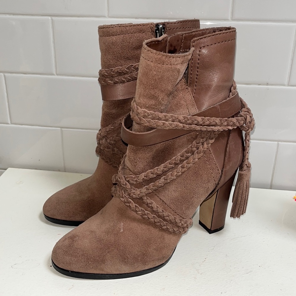 ⚡️ FLASH SALE ⚡️Vince Camuto Fringe Suede Booties 7